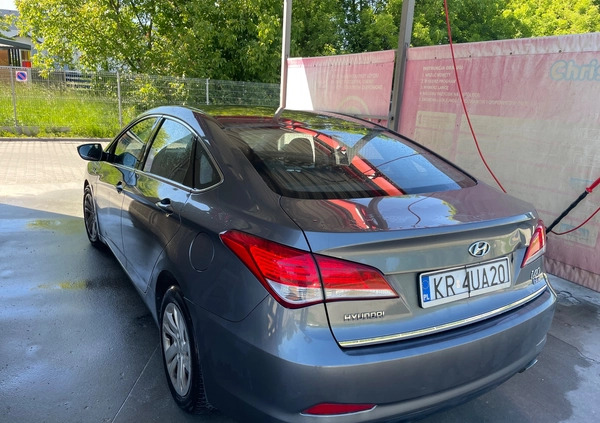 Hyundai i40 cena 18000 przebieg: 360000, rok produkcji 2013 z Kraków małe 106